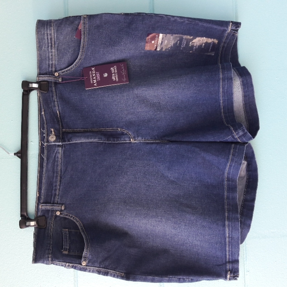 NWT "Amanda" Denim  Shorts 24W
